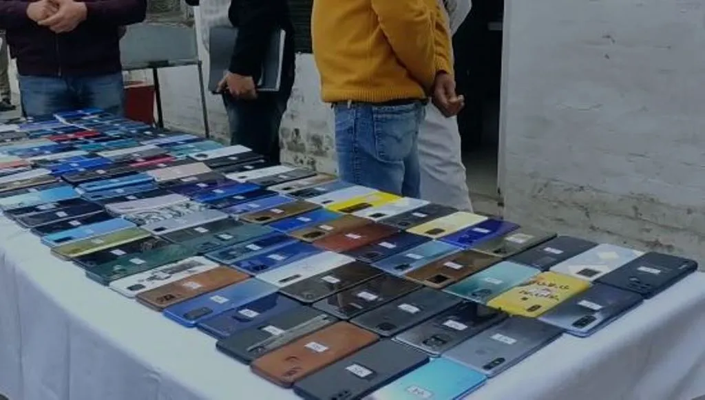 बरेली: पुलिस ने चोरी और गुम हुए 21 लाख रूपये की कीमत के 115 मोबाइल किए बरामद