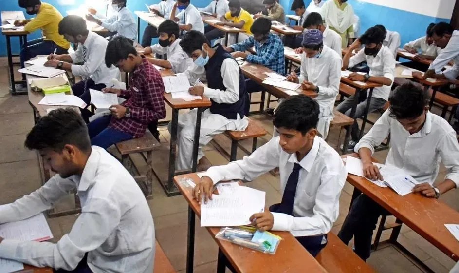 बरेली: बेसिक के शिक्षक करा रहे यूपी बोर्ड परीक्षा...स्कूलों में पढ़ाई ठप