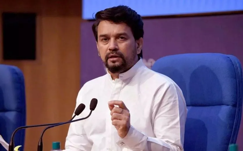 'केंद्र सरकार के पैसे का ना करें दुरुपयोग', अनुराग ठाकुर ने अधिकारियों को दी चेतावनी 