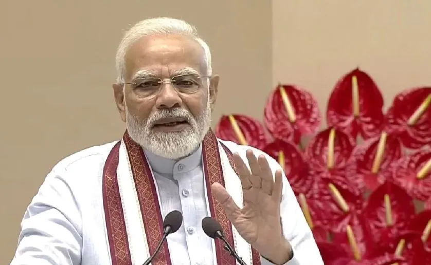 ‘हवाई चप्पल’ पहनने वालों को ‘हवाई जहाज’ में सफर करना चाहिए: PM मोदी