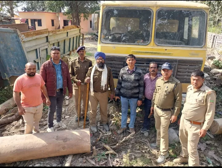 रामनगर: अवैध खनन में लिप्त दो वाहन पकड़े  