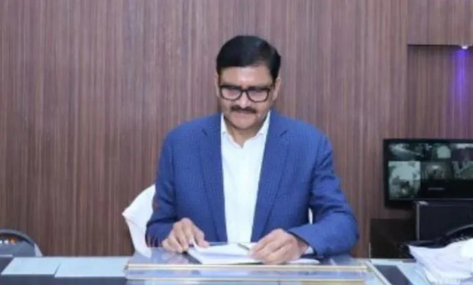 बरेली डीएम को शासन ने किया सतर्क, कमिश्नर को लिखा पत्र
