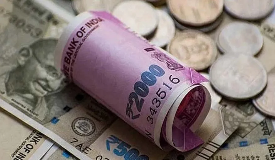 शुरुआती कारोबार में रुपया 19 पैसे टूटकर 82.94 प्रति डॉलर पर पहुंचा