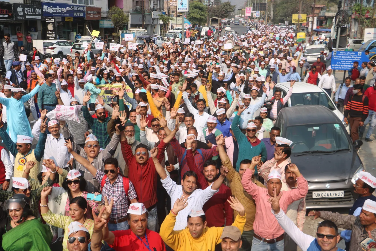 हल्द्वानीः एनएमओपीएस के बैनर तले पुरानी पेंशन बहाली की मांग तेज, विशाल रैली में शामिल हुए हजारों की संख्या में शिक्षक-कर्मचारी 