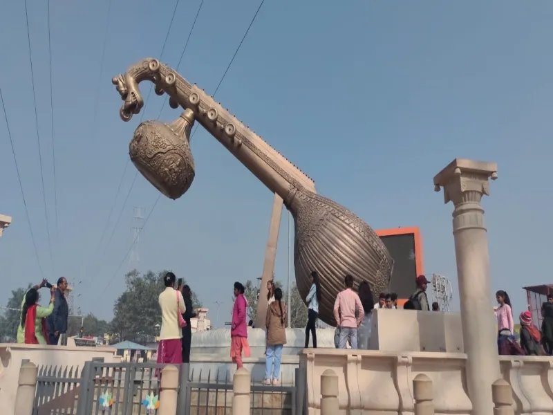 अयोध्या : लता मंगेशकर की पुण्यतिथि पर सूना रहा स्मारक चौक