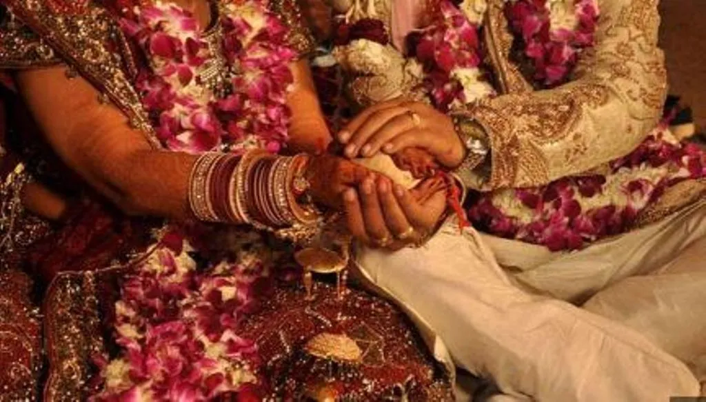 रामपुर: पति को छोड़ दूसरे युवक से मुख्यमंत्री विवाह योजना से किया निकाह 