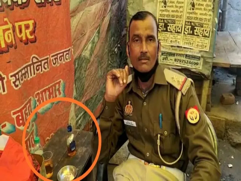  हरदोई : खुलेआम शराब पी रहा था दरोगा, खाकी की इस हरकत का वीडियो वायरल