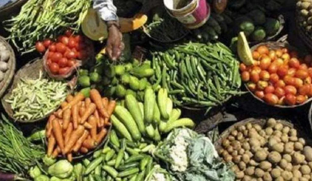 बरेली: मंडी में सस्ती सब्जियों की बहार... शादी-ब्याह के सीजन में दिल बाग-बाग