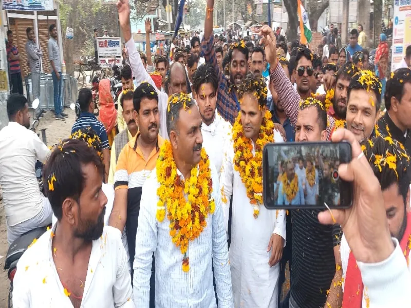 अयोध्या : पदयात्रा के जरिए जनता से संवाद कर रहे सांसद 