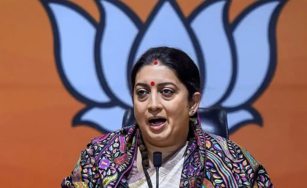 स्मृति ईरानी ने कांग्रेस पर संसद की कार्यवाही बाधित करने का लगाया आरोप 