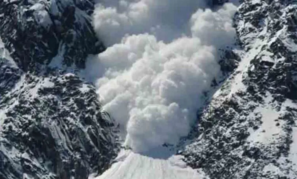 हिमस्खलन की चपेट में आने से बीआरओ के दो मजदूरों की मौत, एक लापता