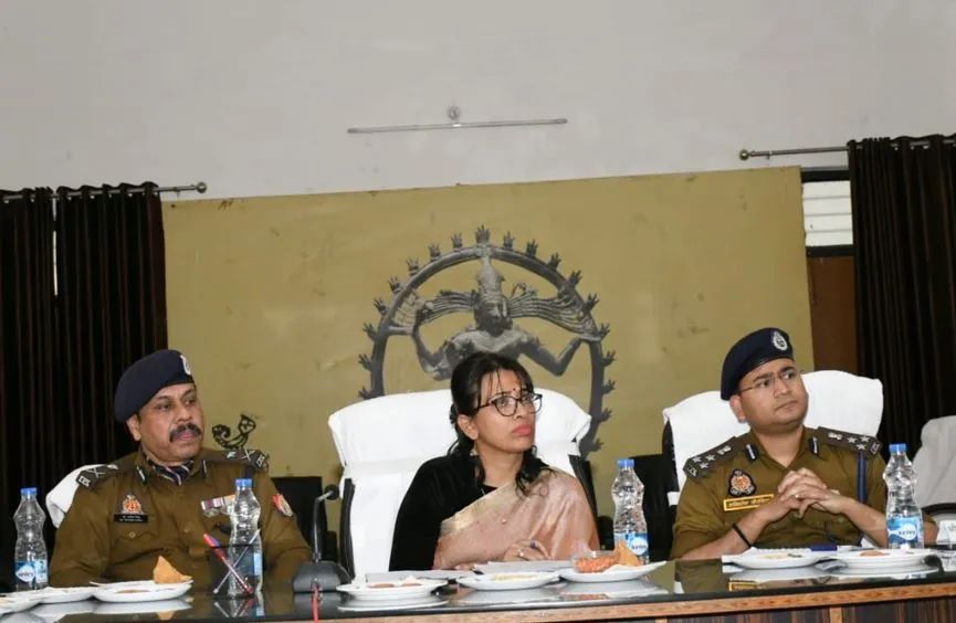 बरेली: शांतिपूर्ण तरीके से धार्मिक आयोजन की परम्परा को बनाए रखें- मंडलायुक्त