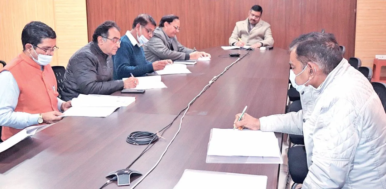 रुद्रपुरः मात्र ओपीडी तक सीमित नहीं रहें स्पेशलिस्ट डॉक्टर्स, डीएम ने दिए निर्देश