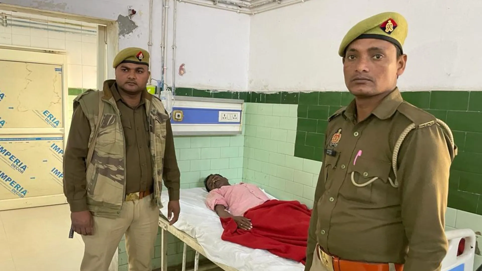 बरेली : बिजली के ट्रांसफार्मर से तेल चोरी कर रहे बदमाशों व पुलिस के बीच मुठभेड़, PRD जवान घायल, बदमाश के लगी गोली