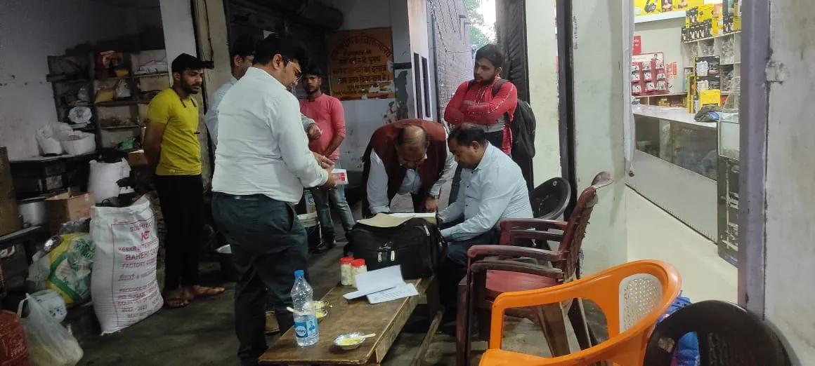 बरेली: रिलायंस स्मार्ट प्वाइंट से लेकर विशाल मेगा मार्ट के लिए नमूने