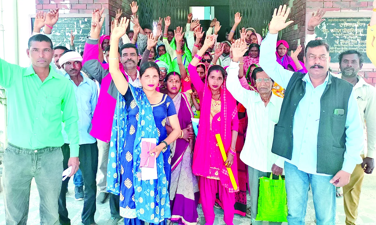 खटीमाः विधायक के खिलाफ प्रदर्शन, बदहाली का आरोप लगाकर की नारेबाजी, सीएम को भेजा ज्ञापन