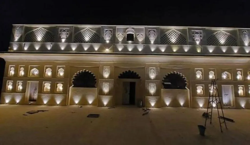  महाराष्ट्र : सत्रहवीं शताब्दी का सोनेरी महल रोशनी से जगमगाया 