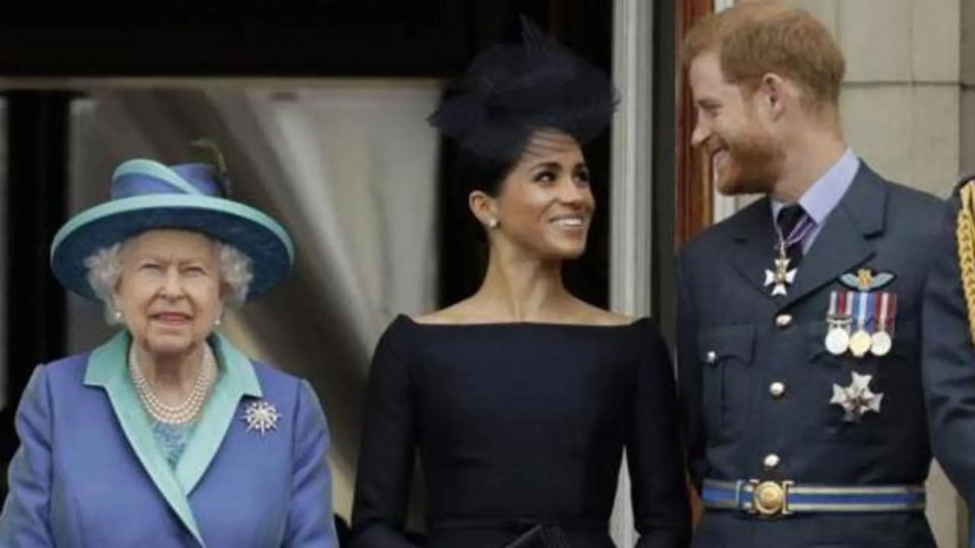 UK : Prince Harry और Megan को शाही महल से किया गया बेदखल, महारानी एलिजाबेथ ने दिया था गिफ्ट