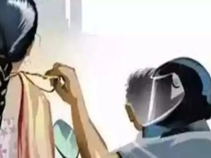 अमेठी: चलते टेम्पो में महिला के गले से खींची चेन, ग्रामीणों ने लुटेरों को दौड़ाकर दबोचा    