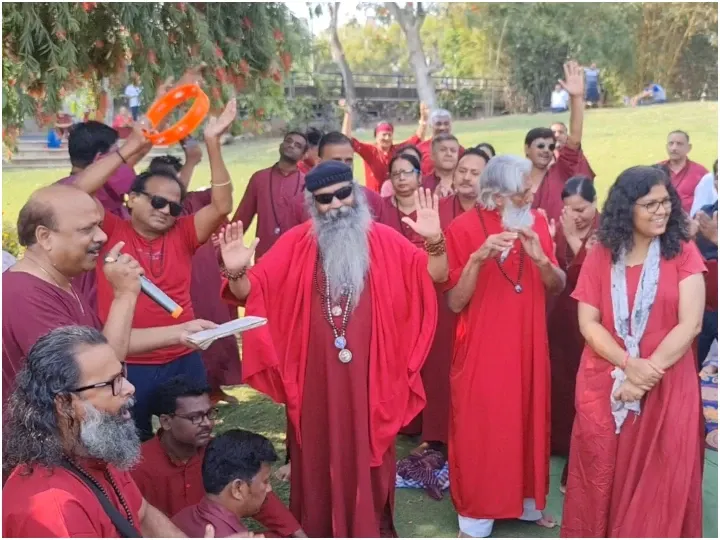 महाराष्ट्र : ओशो रजनीश के कई अनुयायी ‘माला’ पहनकर जबरन घुसे पुणे आश्रम में 