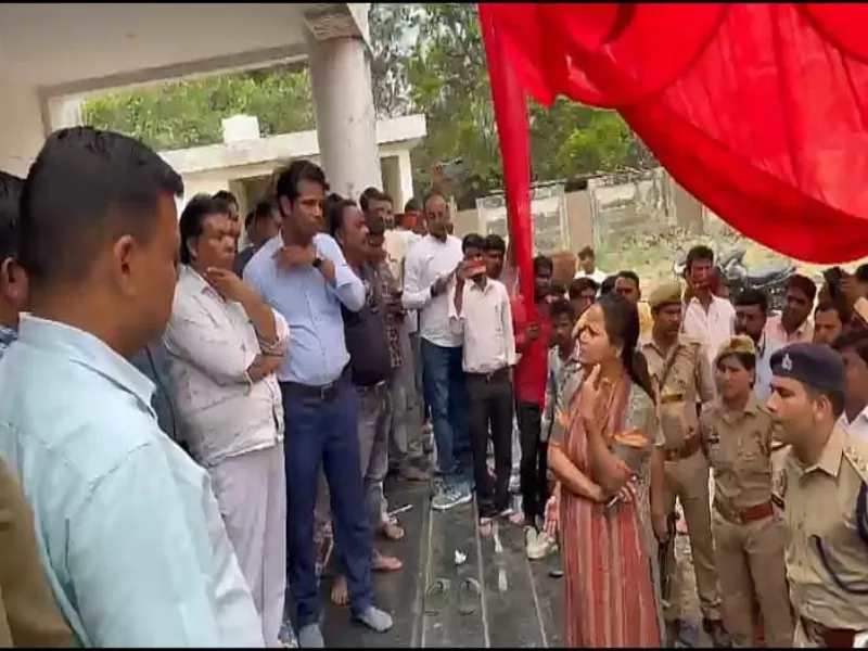 बहराइच: वार्ता के लिए डीएम का बुलावा लेकर पहुंची सिटी मजिस्ट्रेट, विद्युत कर्मियों ने बैरंग लौटाया