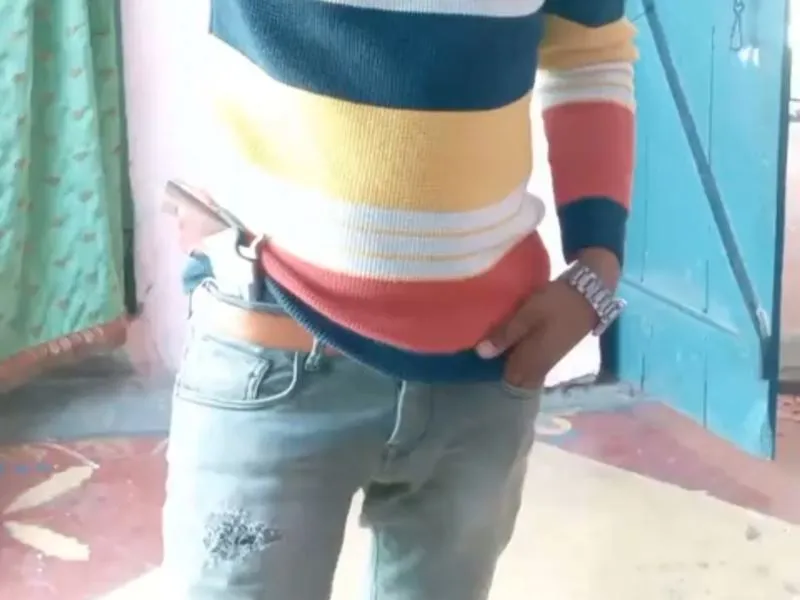 सीतापुर: तमंचे के साथ युवक ने बनाई रील, स्थानीय लोगों ने पुलिस से की शिकायत