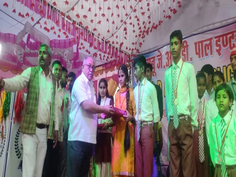 प्रयागराज: जेआरडी आदर्श पब्लिक स्कूल का वार्षिकोत्सव सम्पन्न 