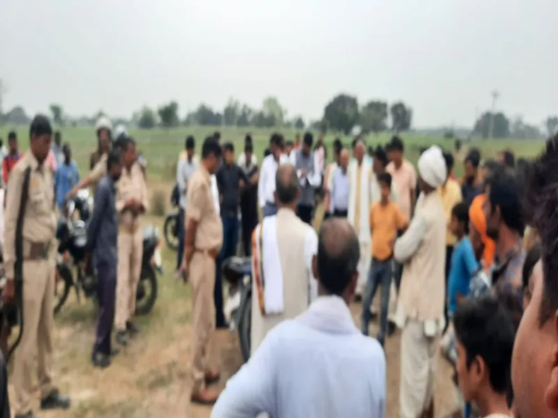 बहराइच: जमीन की पैमाईश कर तहसीलदार ने अपने सुपुर्द लिया