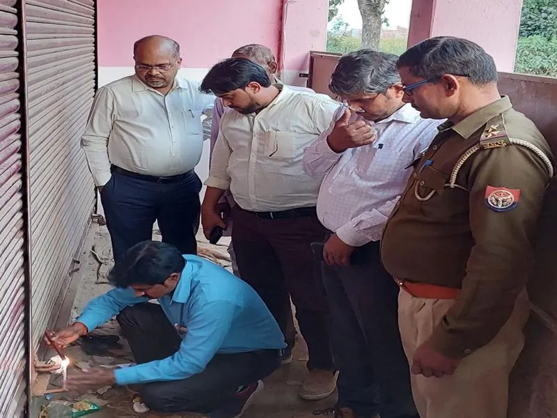 बहराइच: अवैध अल्ट्रासाउंड सेंटर सीज, सीएमओ के निर्देश पर हुई कार्रवाई