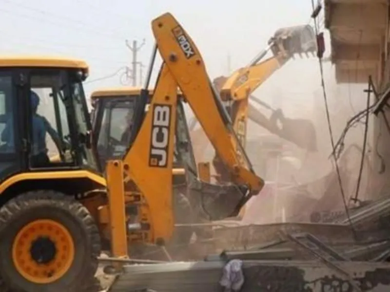 लखनऊ न्यूज: LDA ने Bulldozer चलाकर ध्वस्त किया अवैध निर्माण