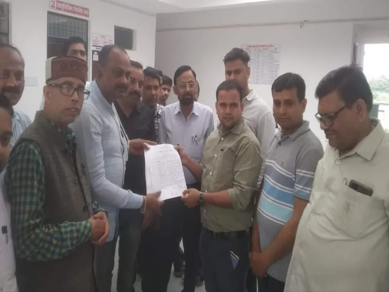 हरदोई: चाइनीज मांझा पर प्रतिबंध लगाने को वकीलों ने दिया ज्ञापन, जिले में हो चुके हैं कई हादसे 