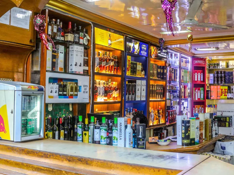 लखनऊ में 8 मार्च को बंद रहेंगी शराब की दुकानें, DM ने दिया आदेश 