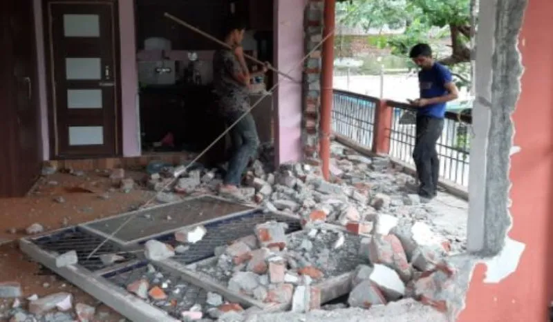 नैनीताल: राजमहल कंपाउंड में पांच मंजिला अंसारी बिल्डिंग का ध्वस्तीकरण शुरू