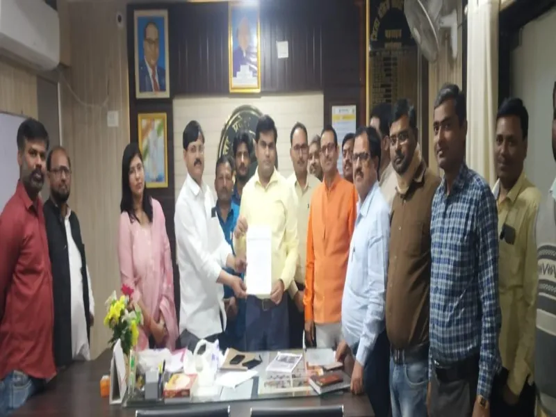 बहराइच: शिक्षक समस्याओं पर बीएसए से मिला प्रतिनिधिमंडल, हुई चर्चा 