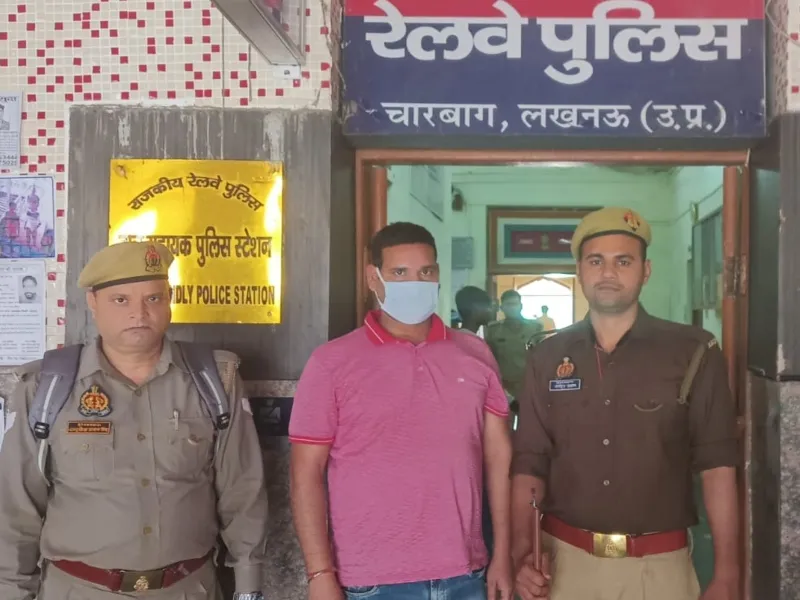 लखनऊ: नशे की हालत में टीटी ने महिला यात्री पर की Toilet, जीआरपी ने किया Arrest 