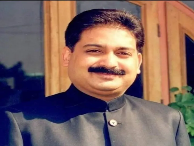 रायबरेली: पूर्व विधायक के जन्मदिन पर हुई गरीबों की सेवा, मरीजों को बांटे फल