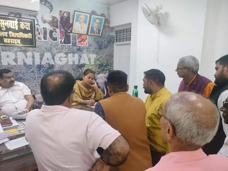 बहराइच: जलभराव की समस्या को लेकर भाजयुमो ने डीएम और नगर मजिस्ट्रेट को दिया ज्ञापन