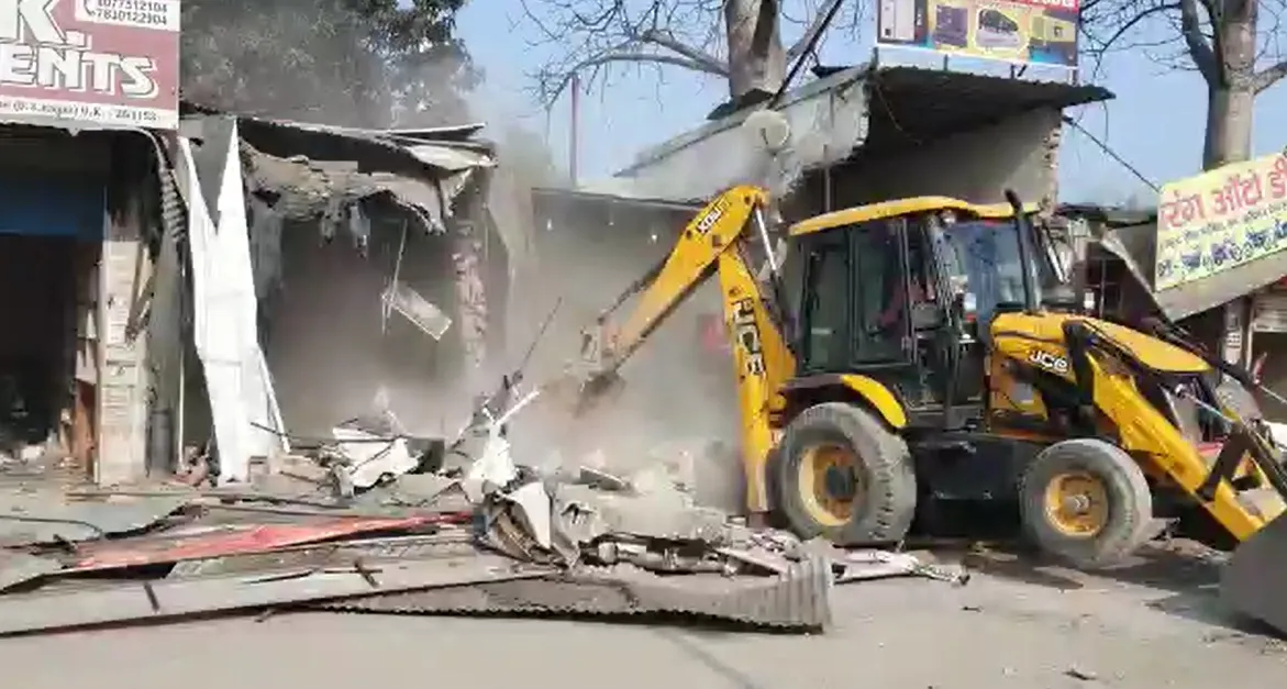 रुद्रपुर: सुपर मार्केट एवं राम मनोहर लोहिया मार्केट के मंजर को देखकर हैरान दिखे लोग