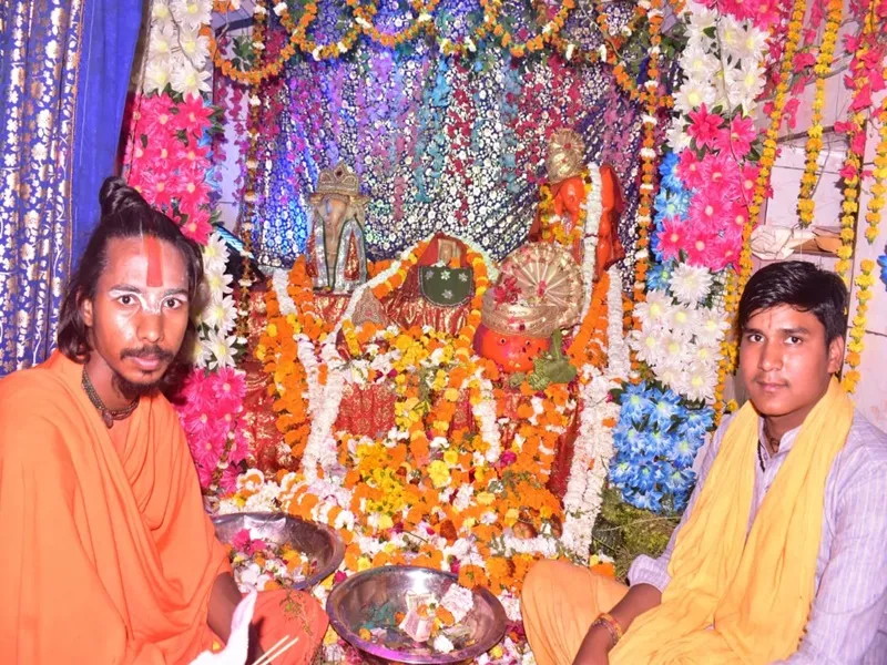 अयोध्या: रामनगरी में हर्षोल्लास के साथ मनाया गया बुढ़वा मंगल पर्व, मतगजेंद्र मंदिर पर लगा आस्था का मेला