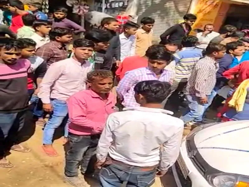 Gonda Accident: ट्रिपलिंग कर रहे भाई-बहन की बाइक को ट्रक ने मारी टक्कर, बहन की मौत, दो भाई घायल  