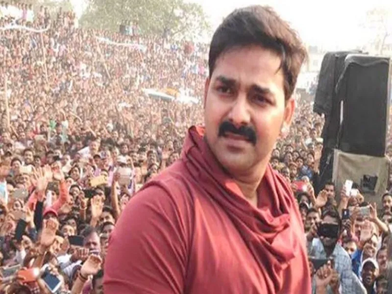 भोजपुरी स्टार पवन सिंह पर बलिया में भीड़ ने किया हमला, Live show में पुलिस ने चलाई लाठियां  