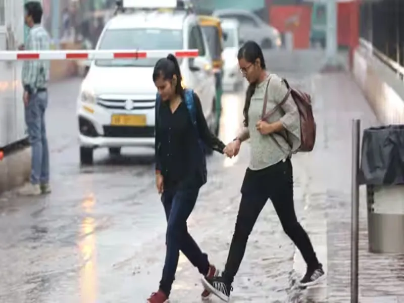 Weather Update: राजधानी लखनऊ समेत UP के कई जिलों में सुबह से जोरदार बारिश 