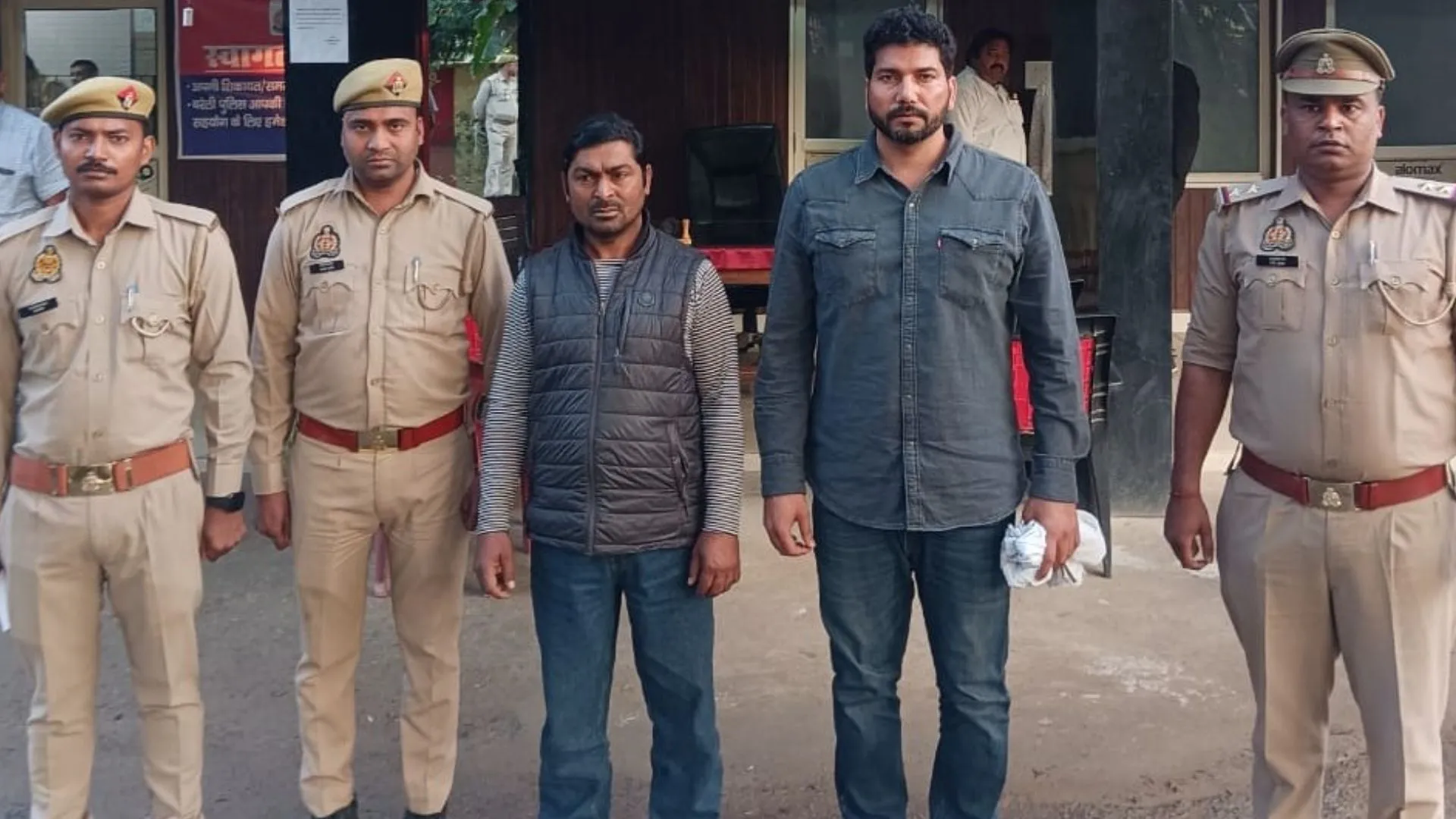 बरेली : पुलिस ने वांछित दो अभियुक्तों को गिरफ्तार किया