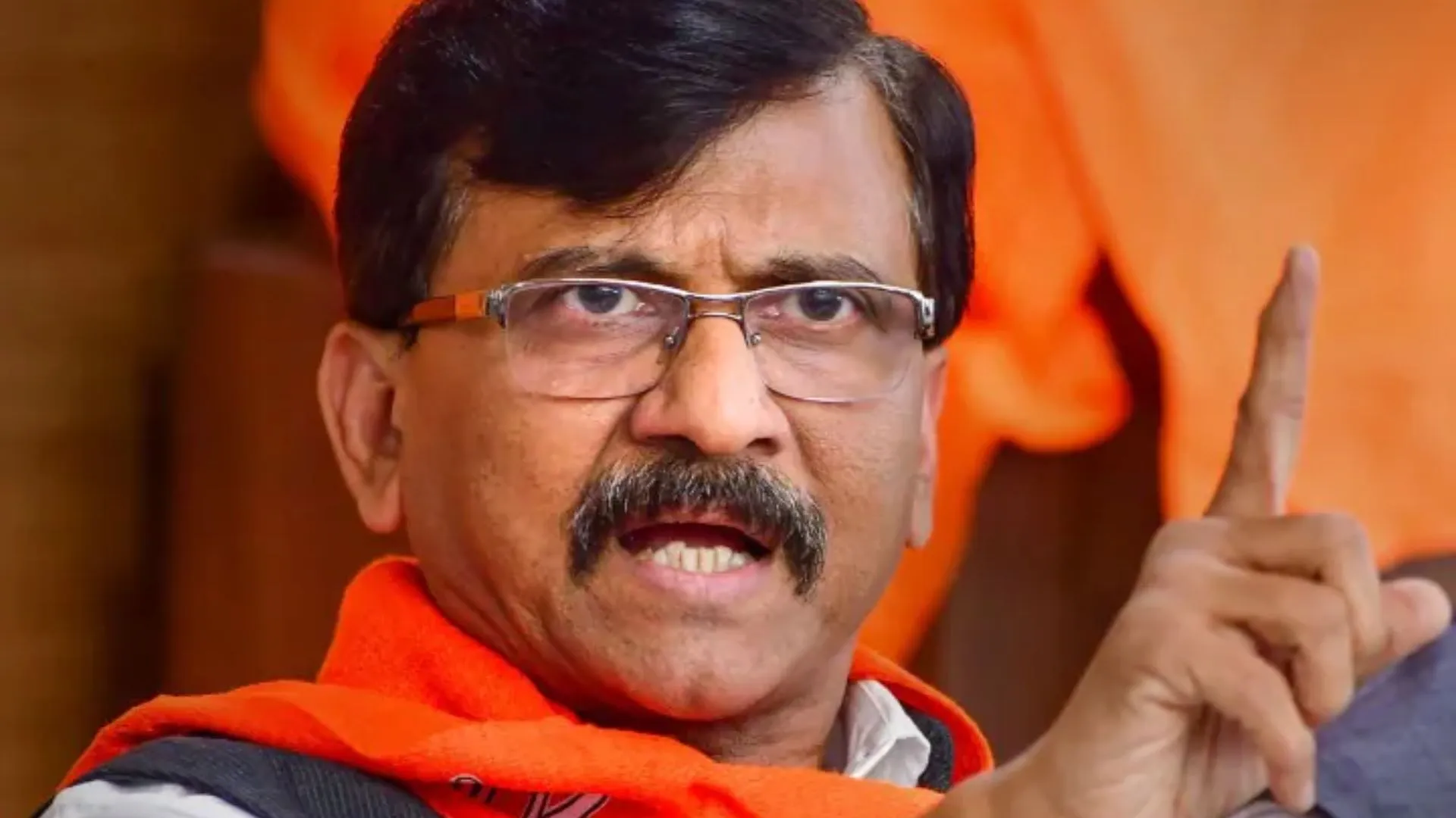 'रिजिजू की टिप्पणियां न्यायाधीशों को धमकाने की कोशिश हैं', कानून मंत्री पर संजय राउत का बड़ा हमला