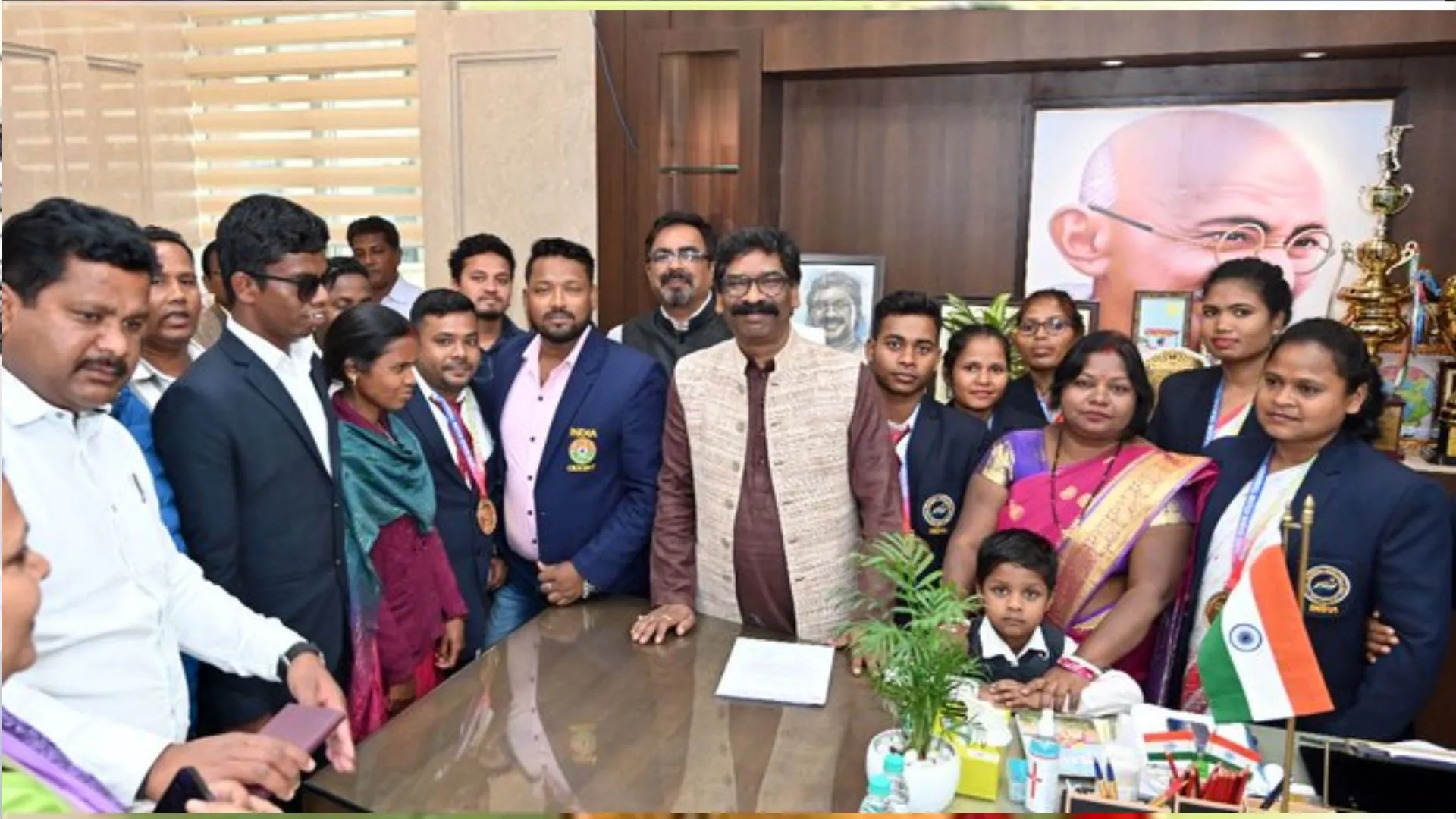 मुख्यमंत्री हेमन्त सोरेन से दिव्यांग खिलाड़ियों ने की मुलाकात, उपलब्धियों से कराया अवगत 