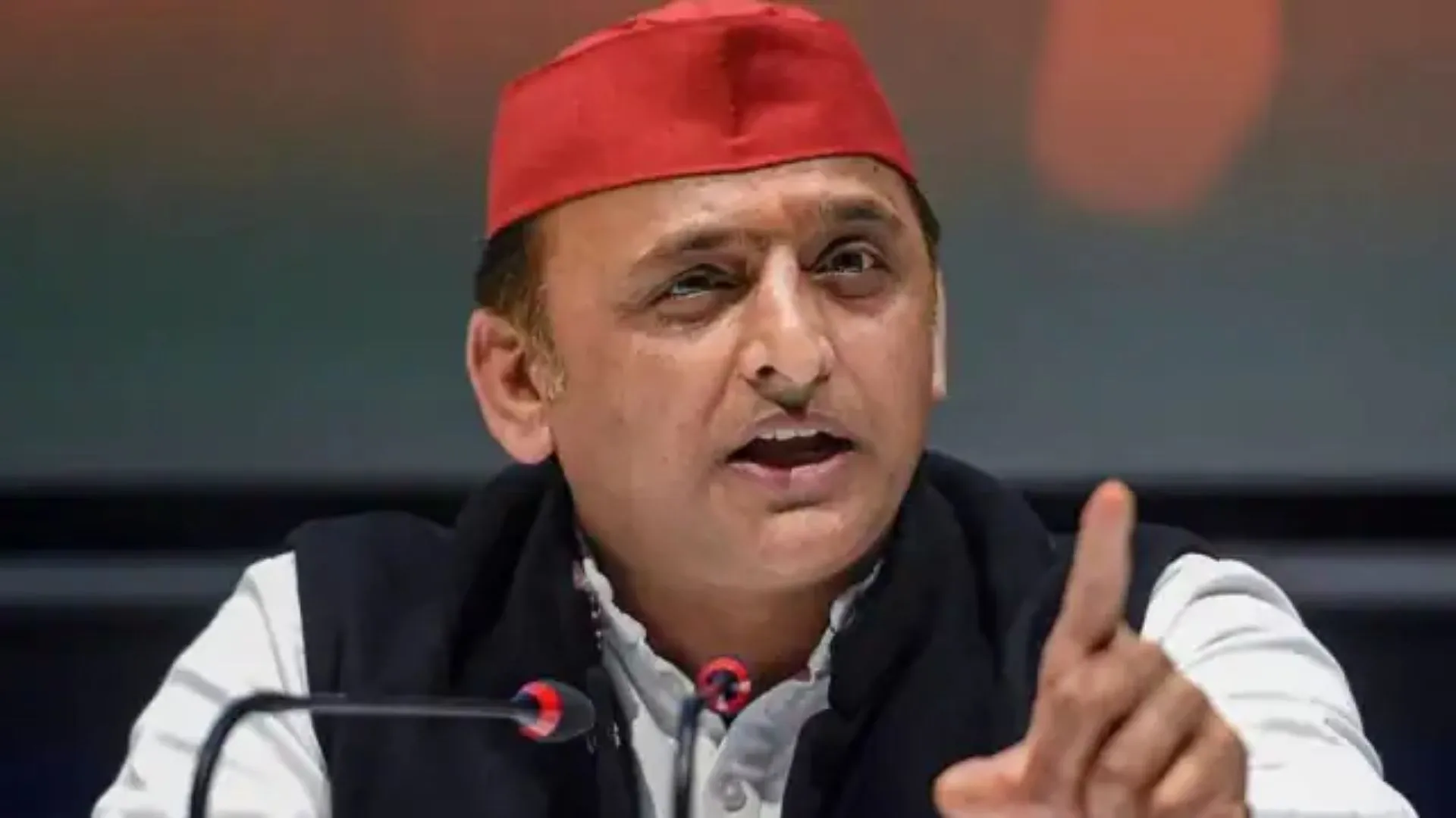 सपा 'बिजली व्रत' करेगी, जनता का साथ देगी : अखिलेश यादव