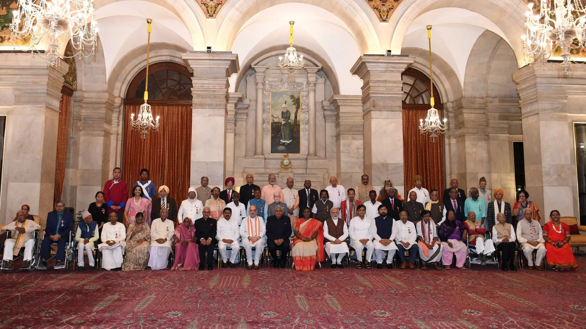 Padma Awards 2023: राष्ट्रपति भवन में आयोजित कार्यक्रम में पद्म पुरस्कार प्राप्त करने वाले लोगों की सूची 