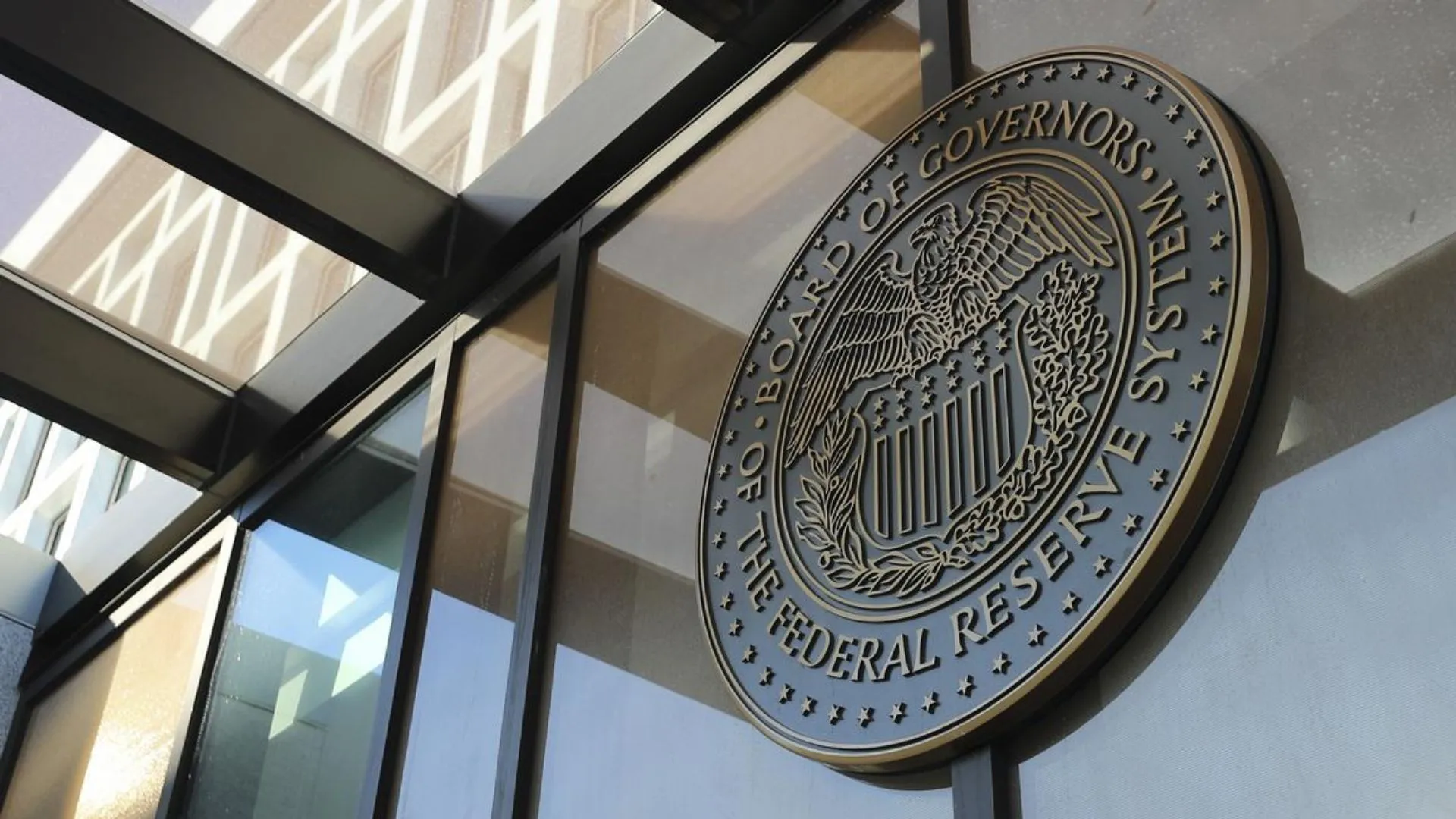 अमेरिका के केंद्रीय बैंक फेडरल रिजर्व ने नीतिगत ब्याज दर में 0.25 प्रतिशत की वृद्धि की