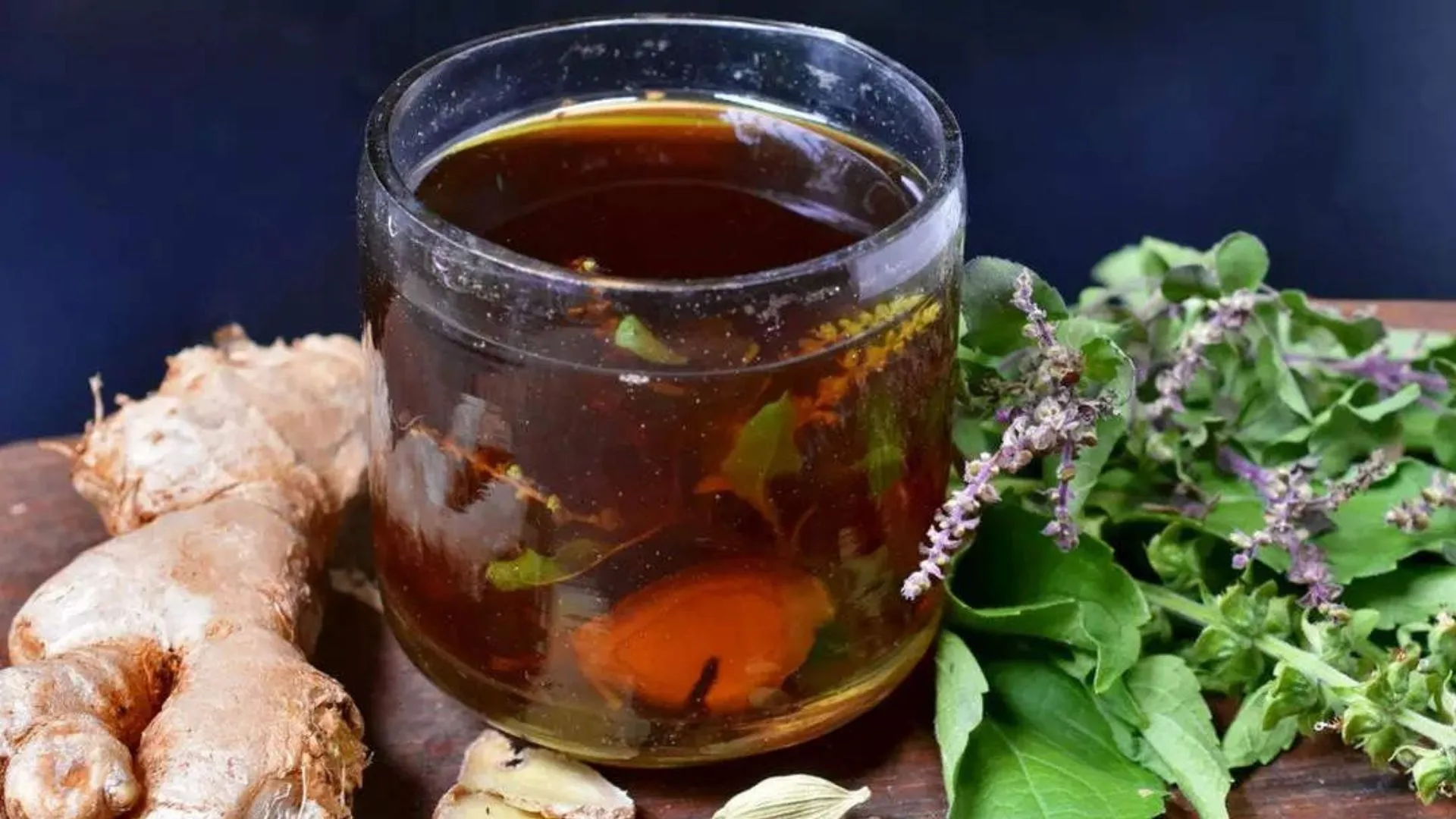 H3N2 की भयंकर खांसी से छुटकारा दिलाएगा तुलसी का काढ़ा, ऐसे करें सेवन