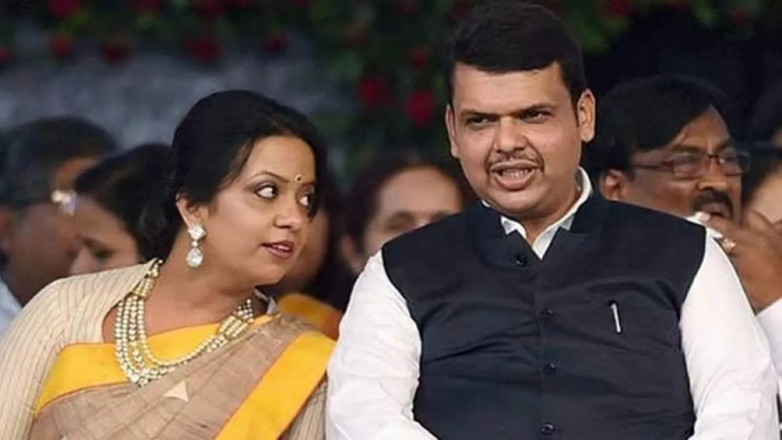 देवेंद्र फडणवीस की पत्नी ने एक डिजाइनर के खिलाफ दर्ज कराई FIR, जानिए क्या है मामला ?